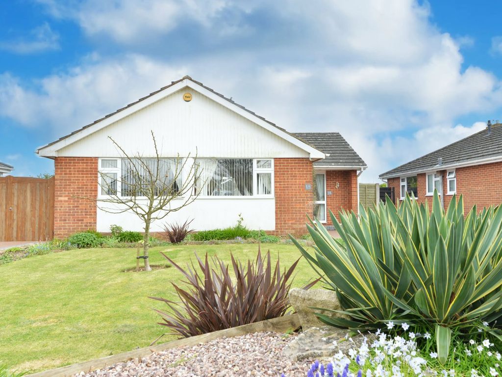 2 bed bungalow for sale in Roebuck Close, New Milton, Hampshire BH25, £