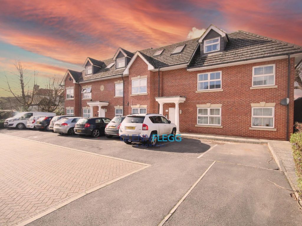 2 bed flat to rent in Waters Reach, Blackamoor Lane, Maidenhead SL6