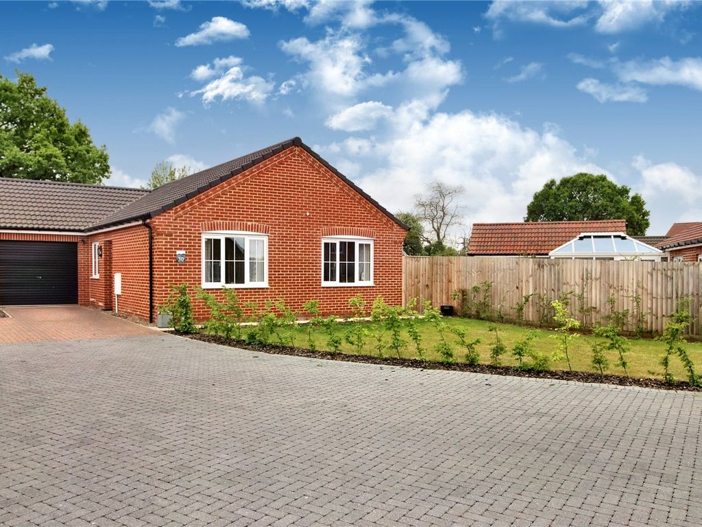 3 bed bungalow for sale in Blacksmiths Gardens, Thurlton, Norwich