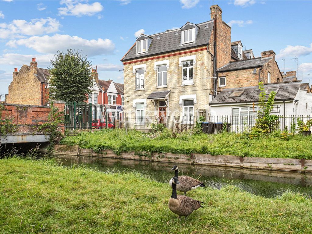2 bed flat for sale in Whittington Road, Bowes Park N22, £400,000 Zoopla