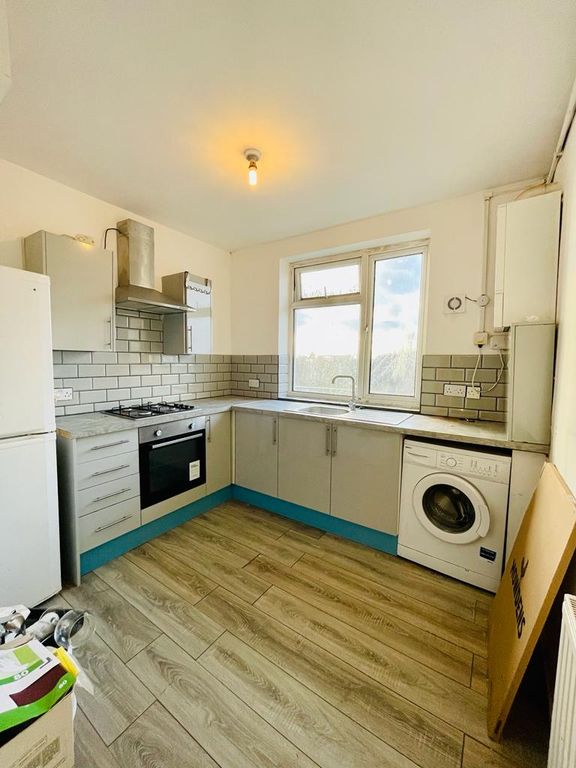 2 bed flat to rent in High Road Leyton, London E10, £1,650 pcm Zoopla
