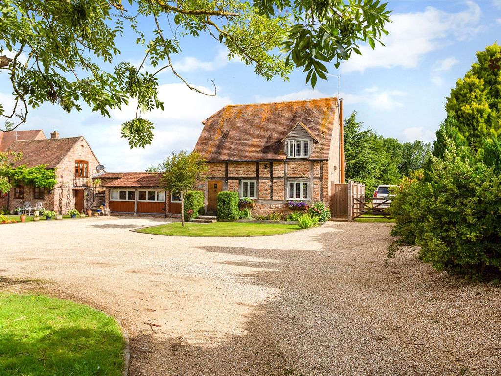 2 bed semidetached house for sale in Frampton On Severn, Gloucester