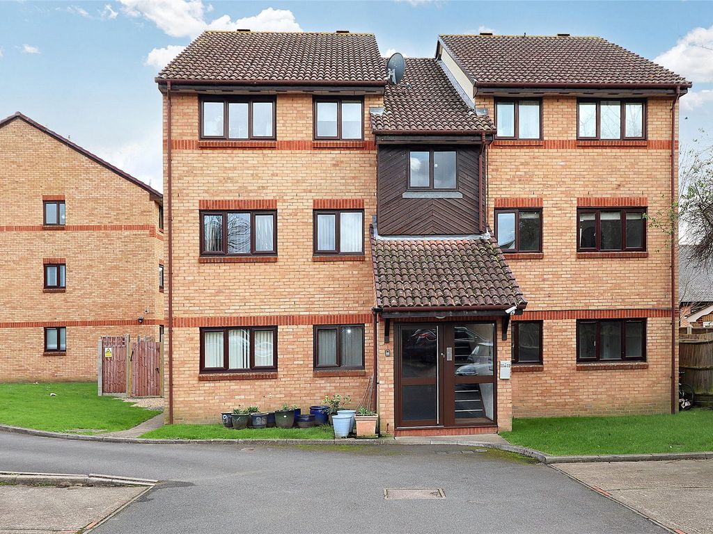 2 bed flat for sale in Ottershaw, Chertsey, Surrey KT16, £250,000 Zoopla