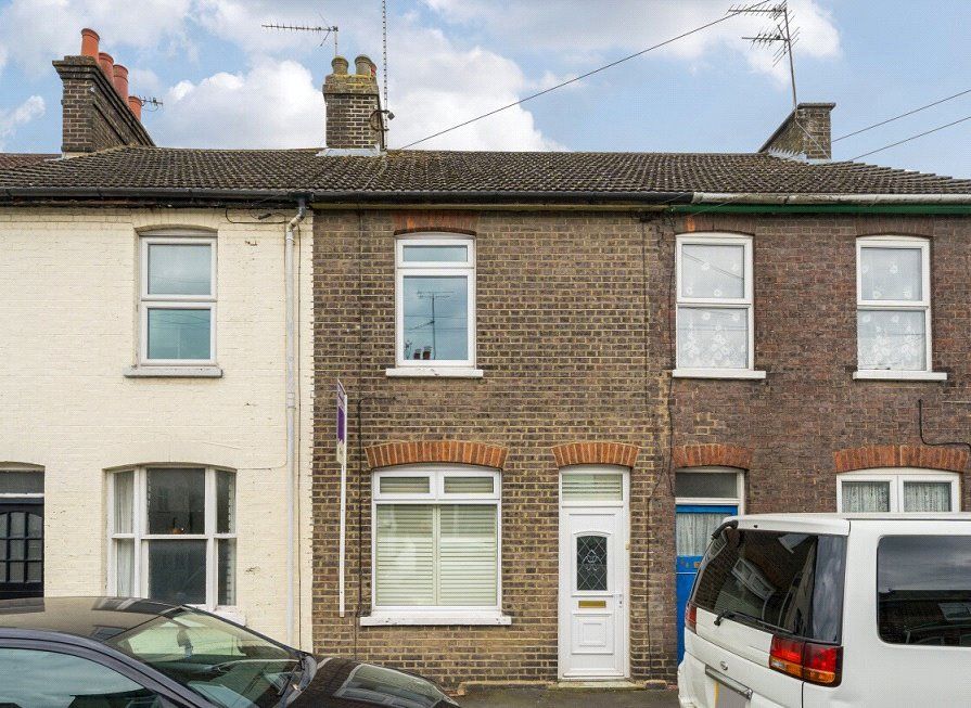 2 bed terraced house for sale in Capron Road, Dunstable, Bedfordshire