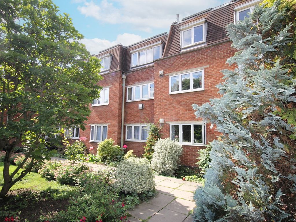 2 bed flat to rent in London Road, Sawbridgeworth CM21, £1,350 pcm Zoopla