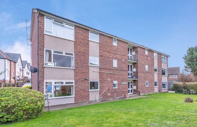 2 bed flat to rent in Cressington Place, Bourne End SL8, £1,250 pcm