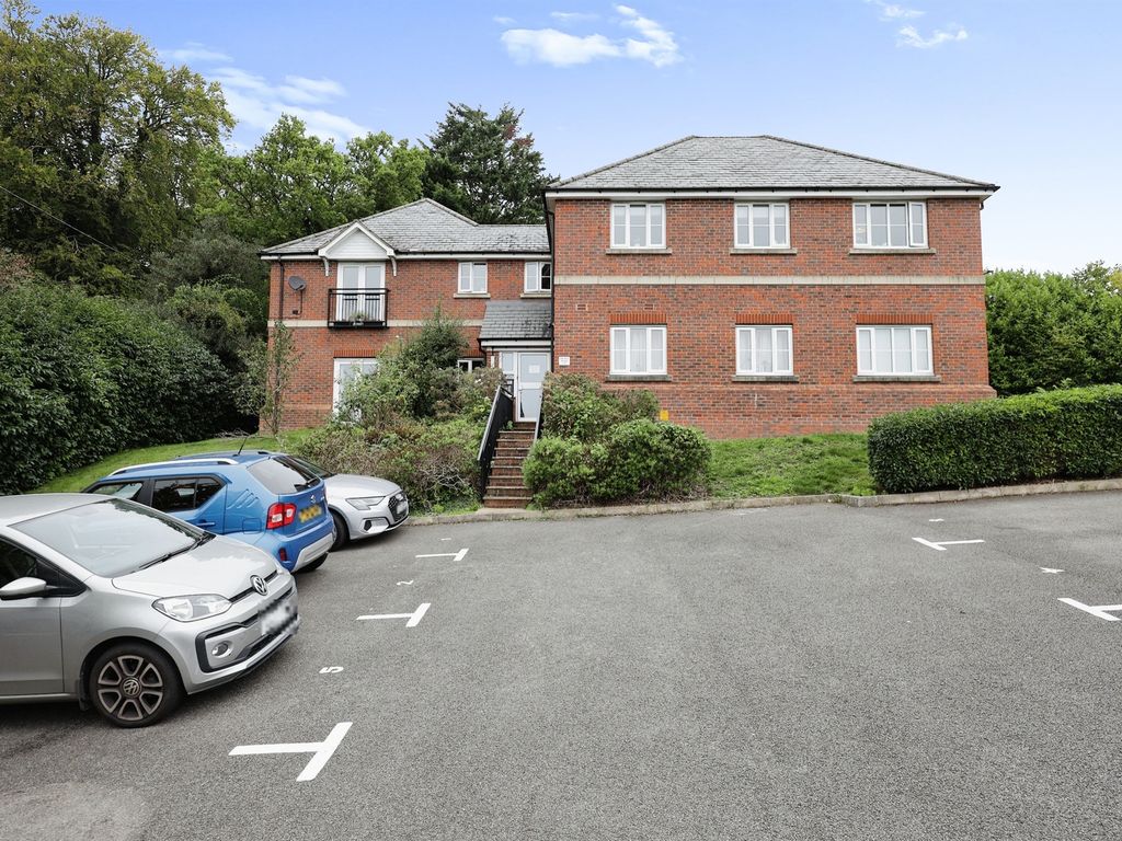 2 bed flat for sale in Farriers Way, Chesham HP5, £315,000 Zoopla
