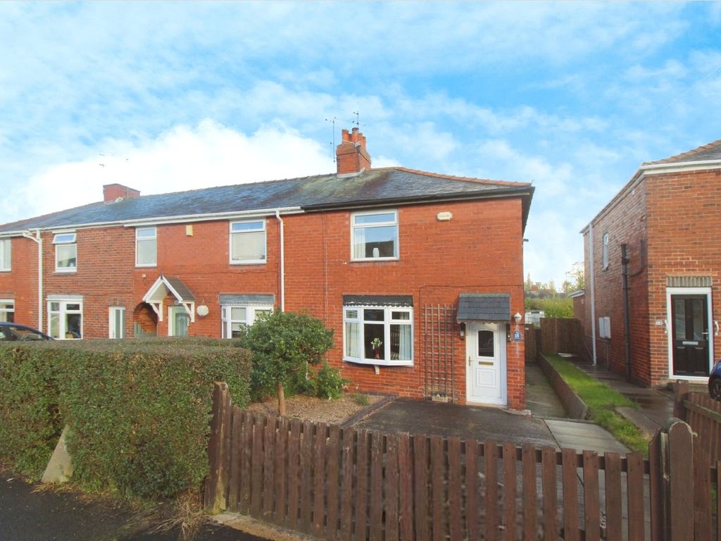 3 bed end terrace house for sale in Greno View Road, High Green
