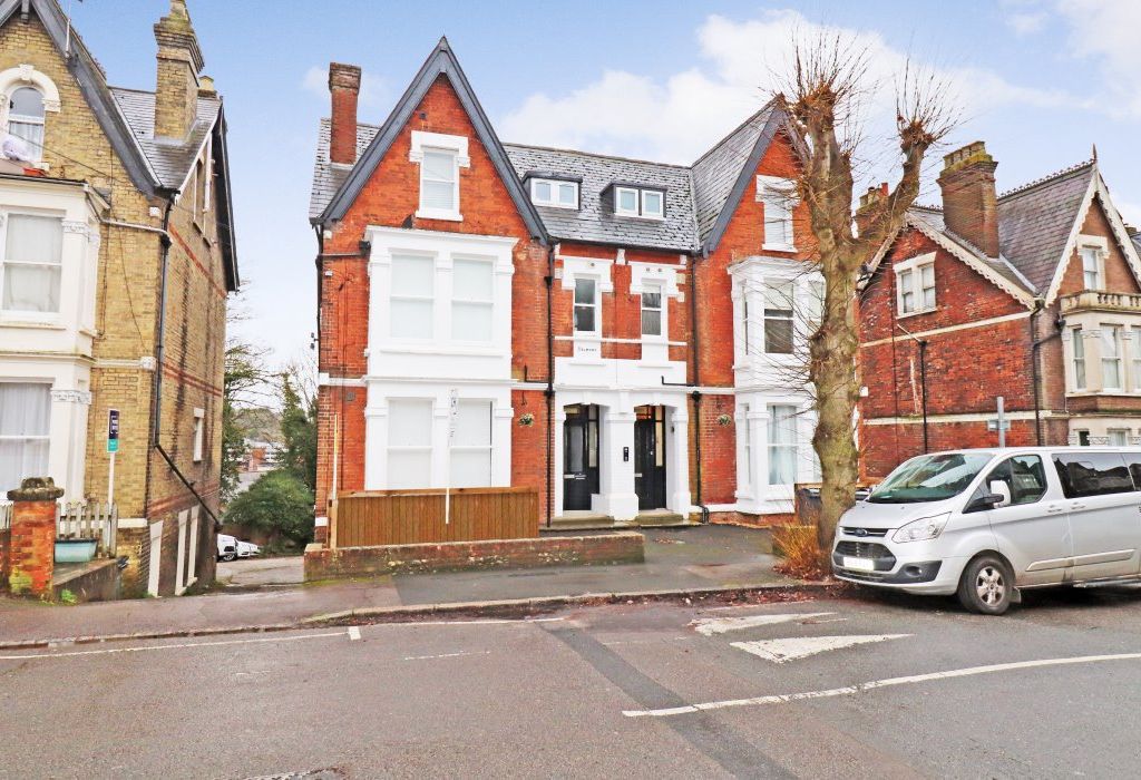 1 bed flat to rent in 911 Priory Avenue, High HP13, £995 pcm