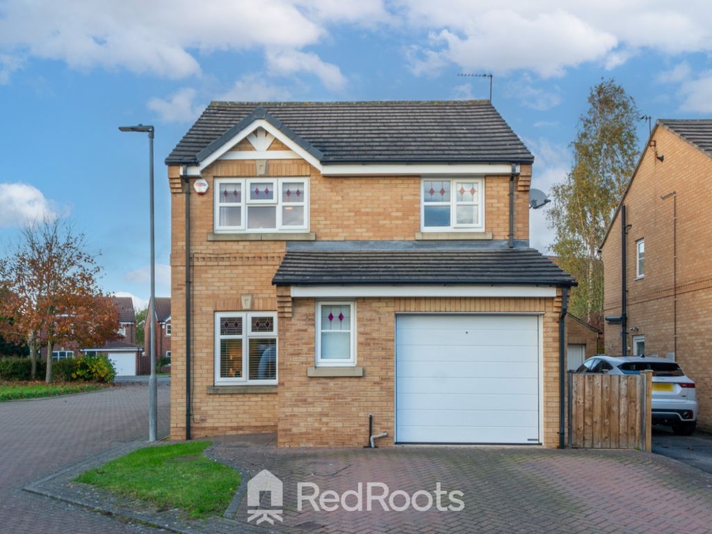 3 bed detached house for sale in Stratus Close, Ackworth, Pontefract