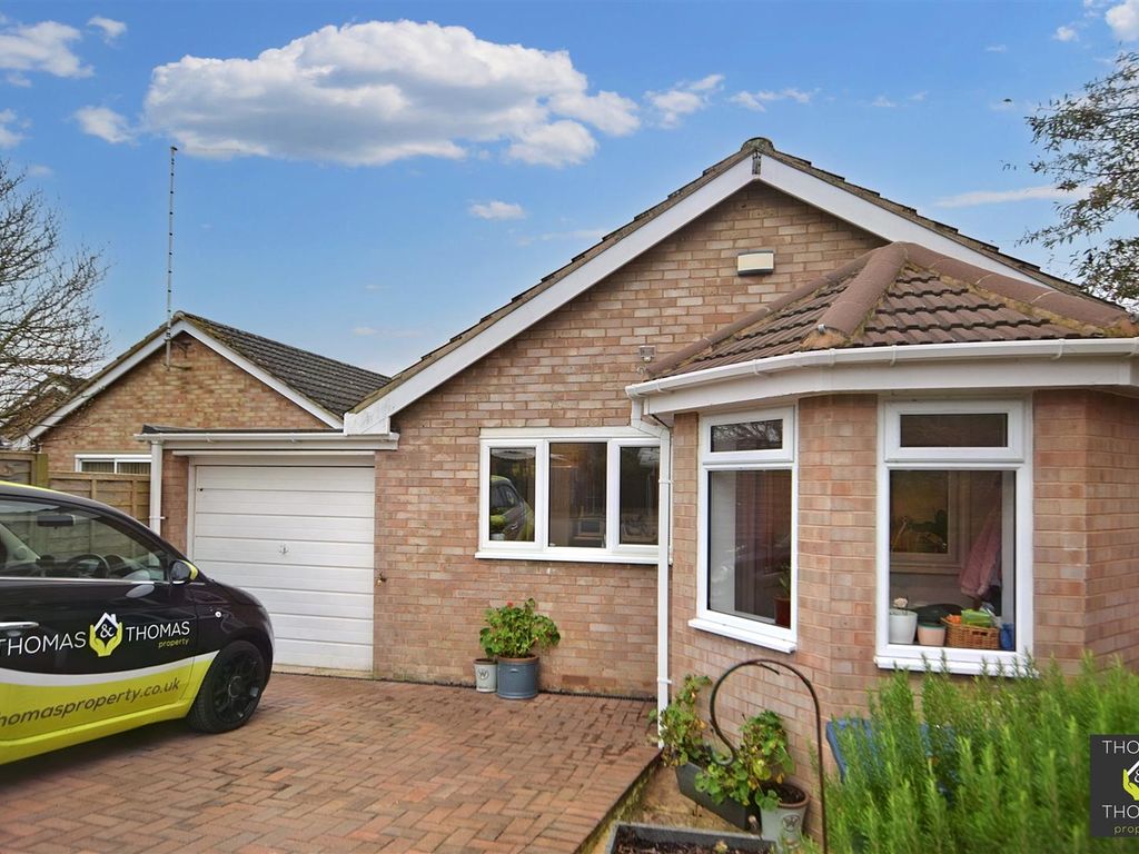 3 bed detached bungalow for sale in Sandown Lawn, Churchdown