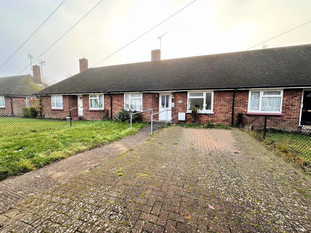 2 bed terraced bungalow for sale in Prebendal Avenue, Aylesbury HP21, £