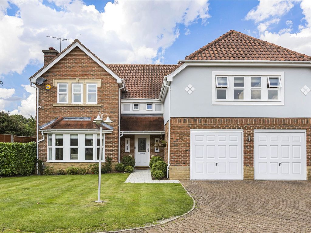 5 bed detached house for sale in Poets Gate, Goffs Oak, Herts EN7, £