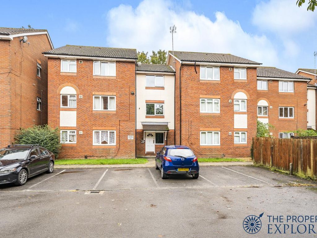 Studio for sale in Flaxfield Court, Basingstoke RG21, £100,000 Zoopla