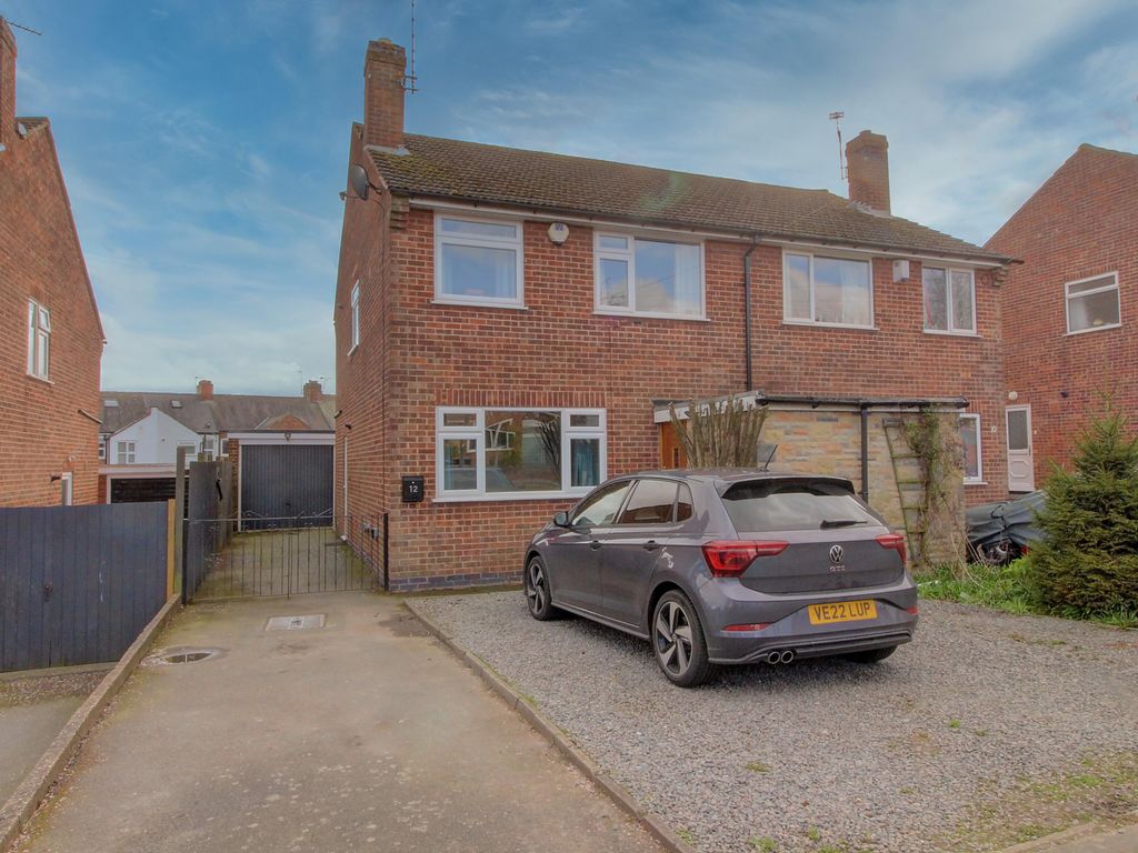 3 bed semidetached house for sale in Oakfield Avenue, Markfield LE67 Zoopla