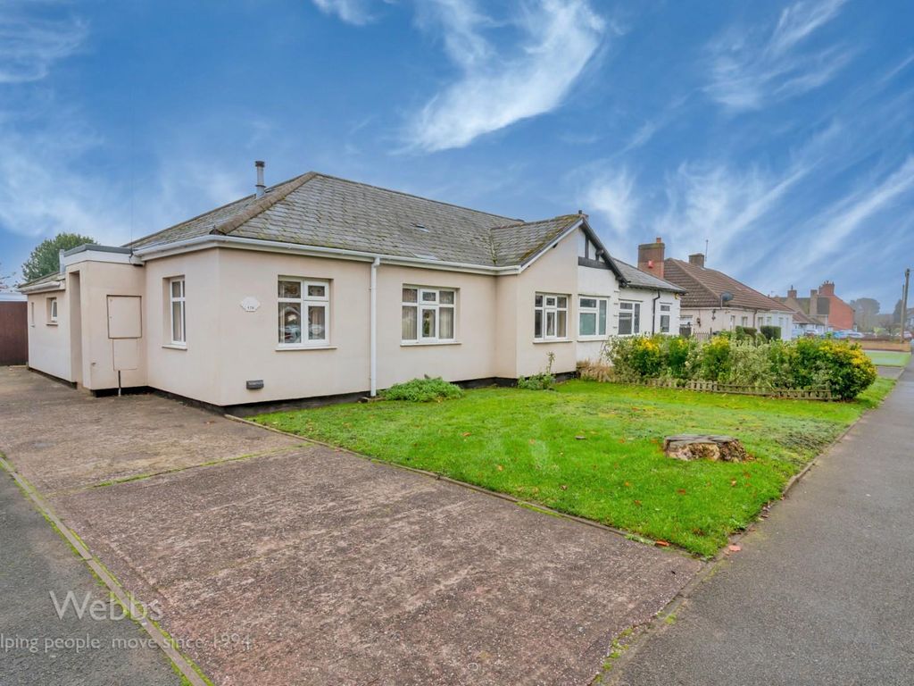 3 bed semidetached bungalow for sale in Greenheath Road, Hednesford