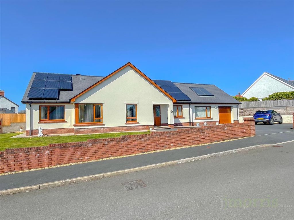 3 bed detached bungalow for sale in Tir Annedd, Bryn Awelon, Penparc