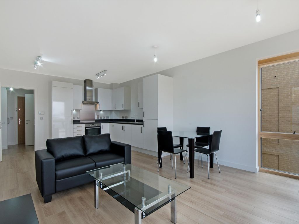 2 bed flat to rent in Eddington Court, 1 Silvertown Square, Canning