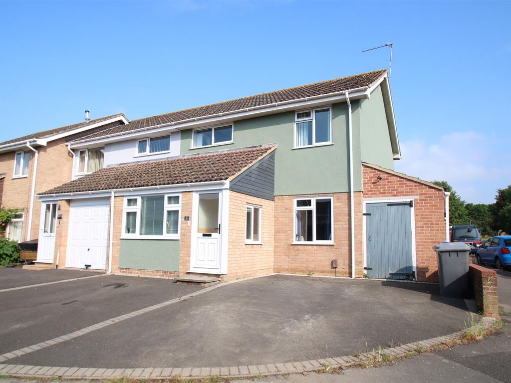 4 bed end terrace house for sale in Meadway, Broadmead, Trowbridge BA14