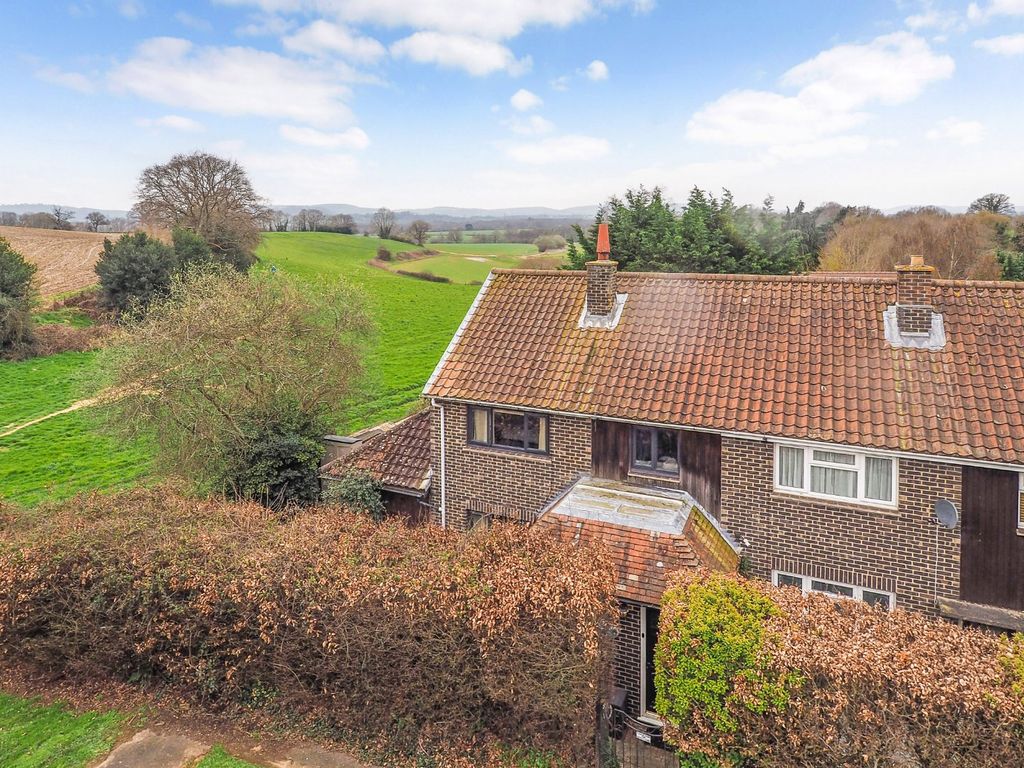 4 bed end terrace house for sale in Parsonage Estate, Rogate