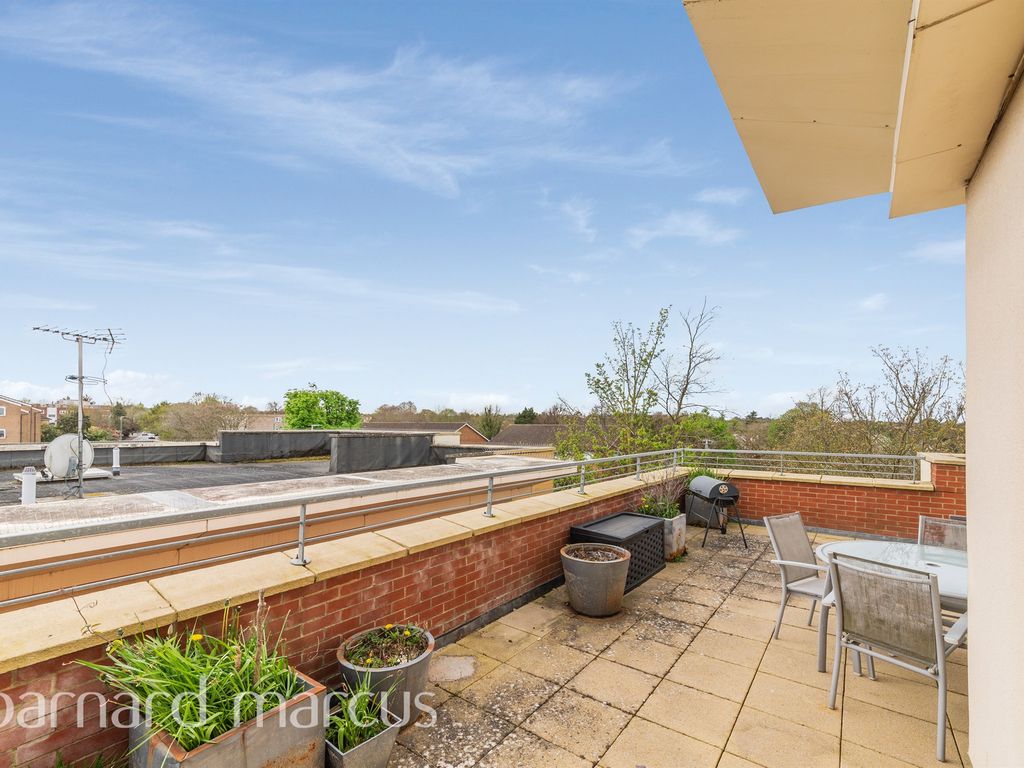 2 bed flat for sale in Woodcote Road, Wallington SM6, £280,000 Zoopla