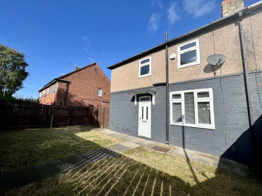 3 bed semidetached house to rent in Chestnut Grove, Thornaby, Stockton