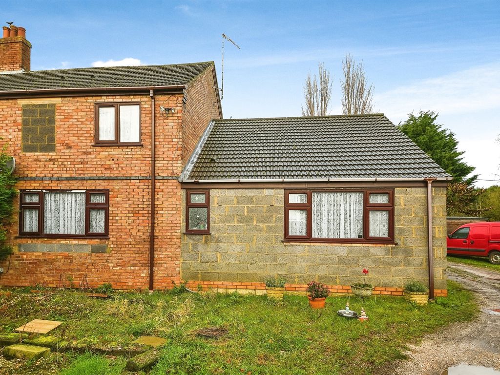 4 bed semidetached house for sale in Waterlow Road, Terrington St