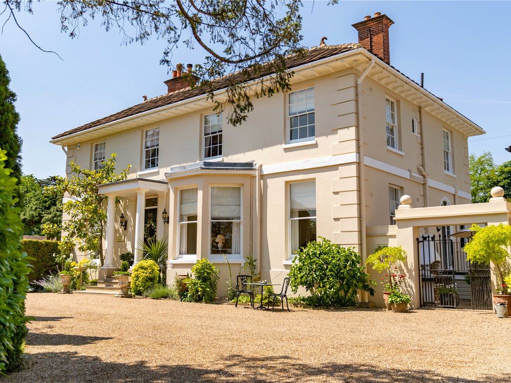 6 bed link detached house for sale in Ifield Road, Charlwood, Horley