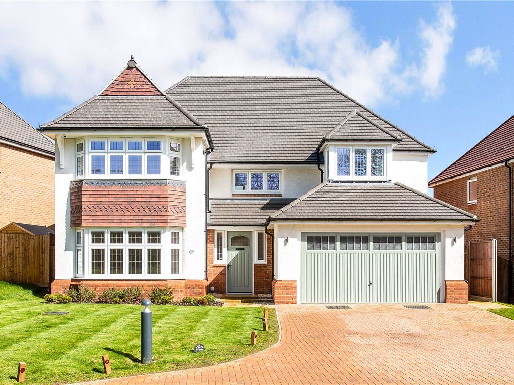 4 bed detached house for sale in Kestrel Grove, Caddington LU1, £