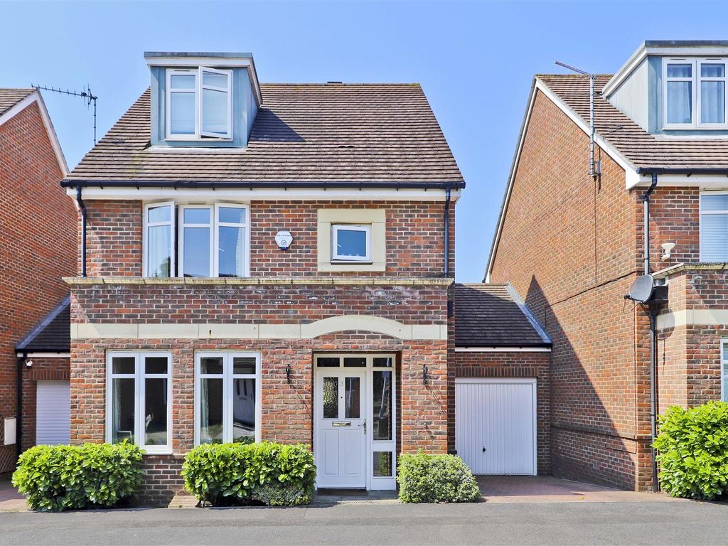 4 bed linkdetached house for sale in Cyrus Terrace, Pentland Way