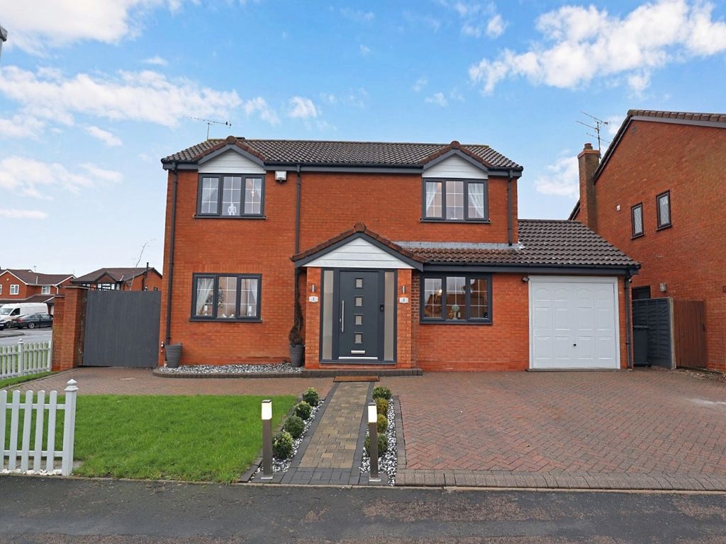 4 bed detached house for sale in Penryn Close, Horeston Grange