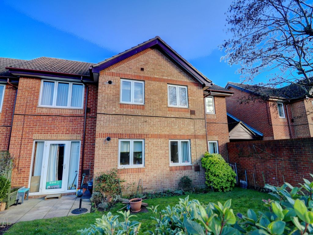 2 bed flat for sale in Rosewood Gardens, High HP12 Zoopla