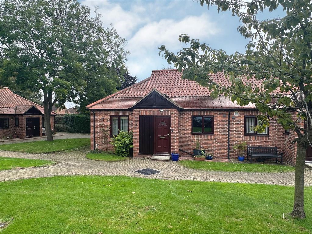 2 bed semidetached bungalow for sale in Chancery Court, York YO24, £200,000 Zoopla