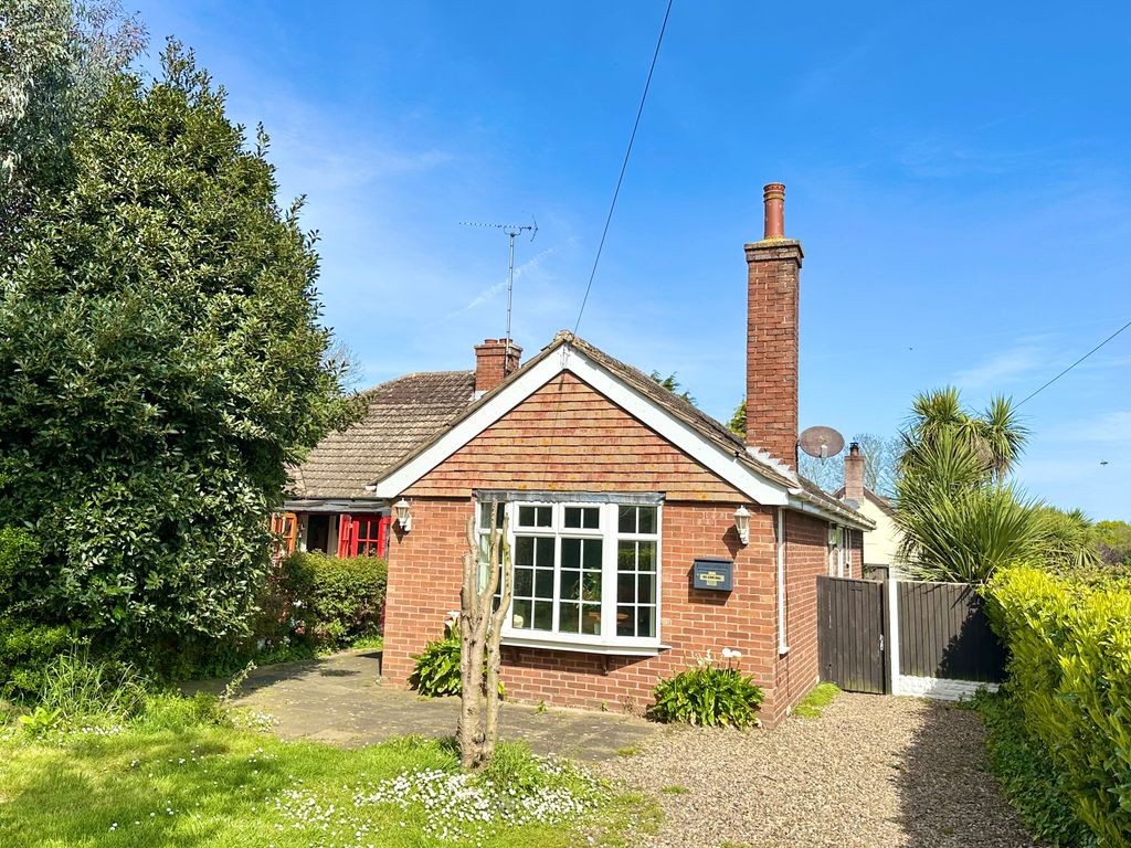 3 bed semidetached bungalow for sale in Somerton Road, WintertonOn