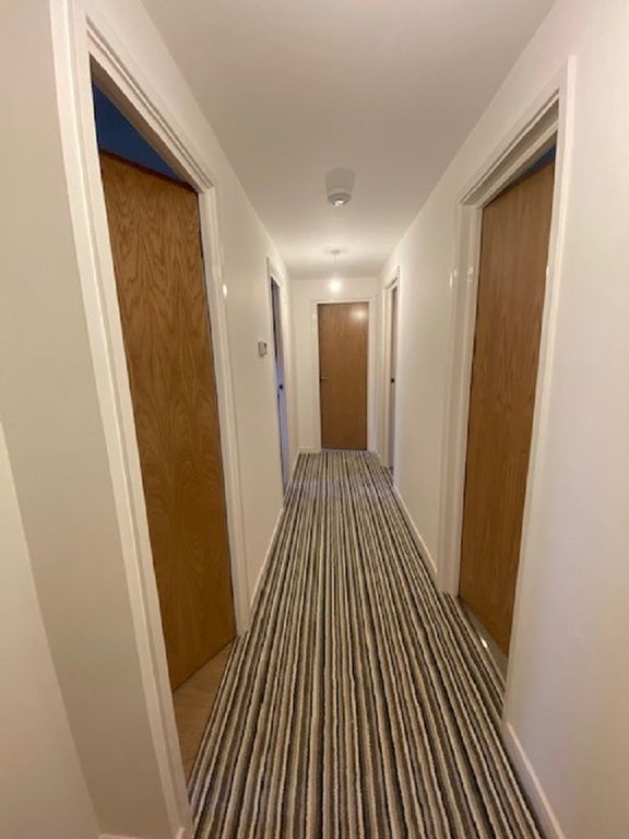 2 bed flat to rent in Littlecroft, South Woodham Ferrers CM3, £975 pcm