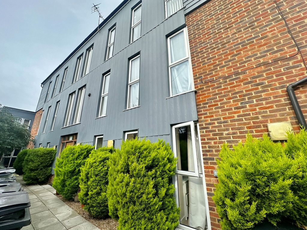 1 bed flat to rent in Upper Stone Street, Maidstone ME15, £950 pcm Zoopla