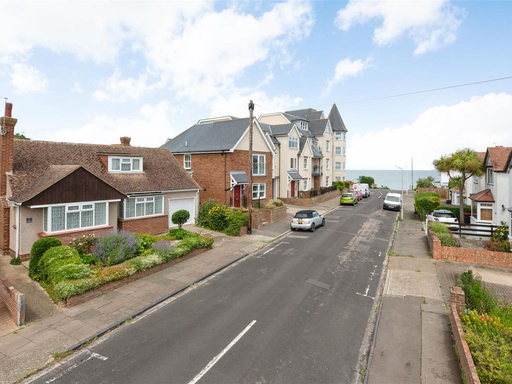 3 bed detached bungalow for sale in Ridgeway Cliff, Hampton, Herne Bay