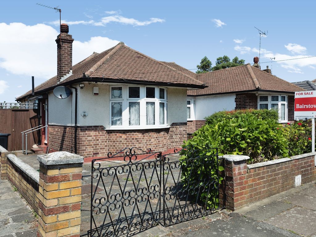 2 bed bungalow for sale in Strafford Avenue, Ilford IG5 Zoopla