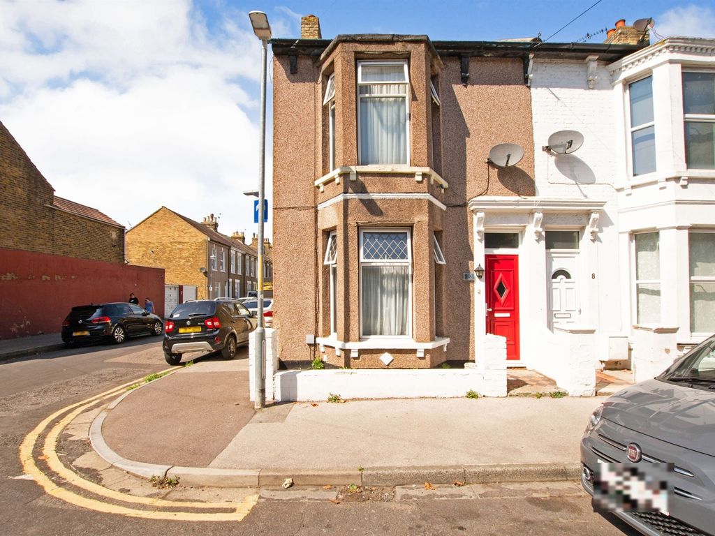 3 bed end terrace house for sale in Alma Road, Sheerness ME12 Zoopla