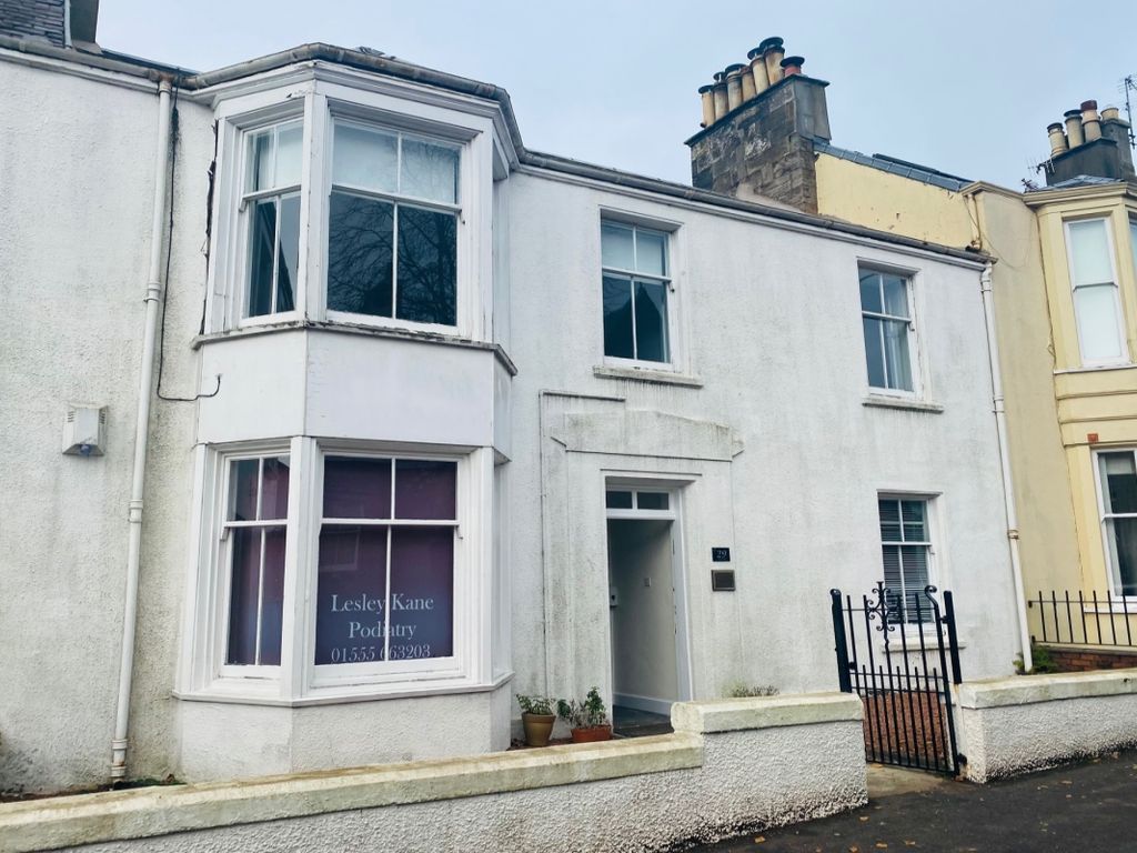 2 bed flat to rent in Hope Street, Lanark ML11, £625 pcm Zoopla