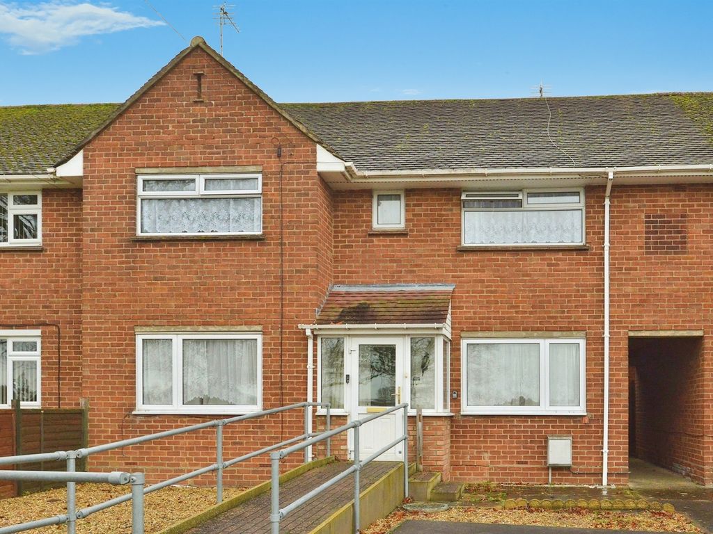 3 bed terraced house for sale in Puxley Road, Deanshanger, Milton