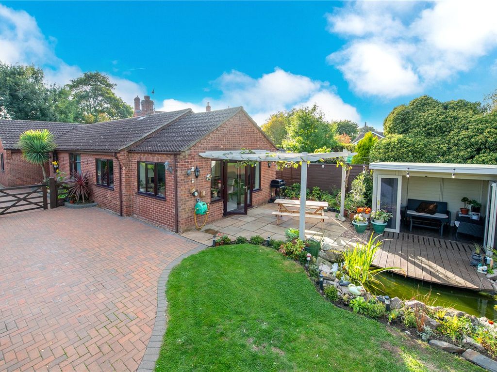 3 bed bungalow for sale in High Street, Heckington, Sleaford