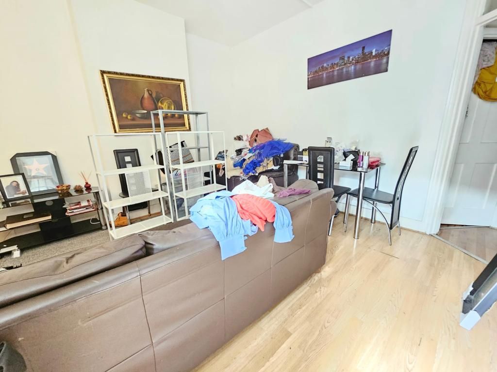 2 bed flat for sale in Charlemont Road, London E6, £260,000 Zoopla