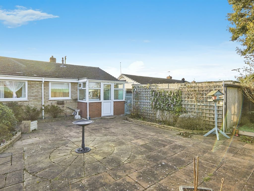 2 bed semidetached bungalow for sale in Deepmore Close, Alrewas
