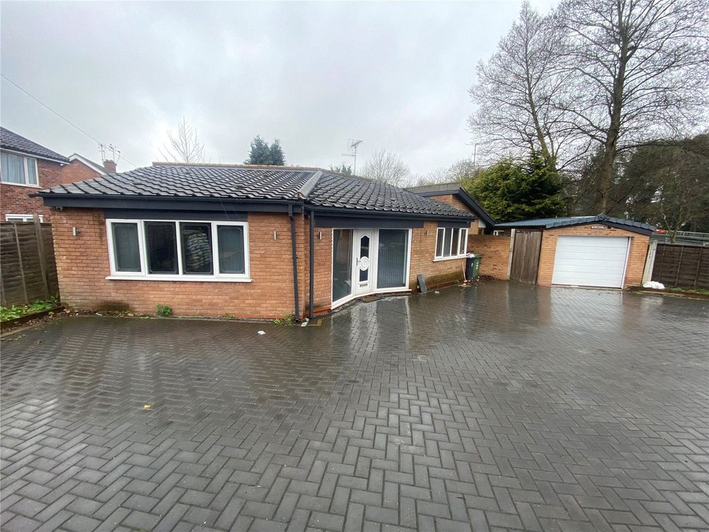 3 bed bungalow for sale in Grange Road, Halesowen, West Midlands B63