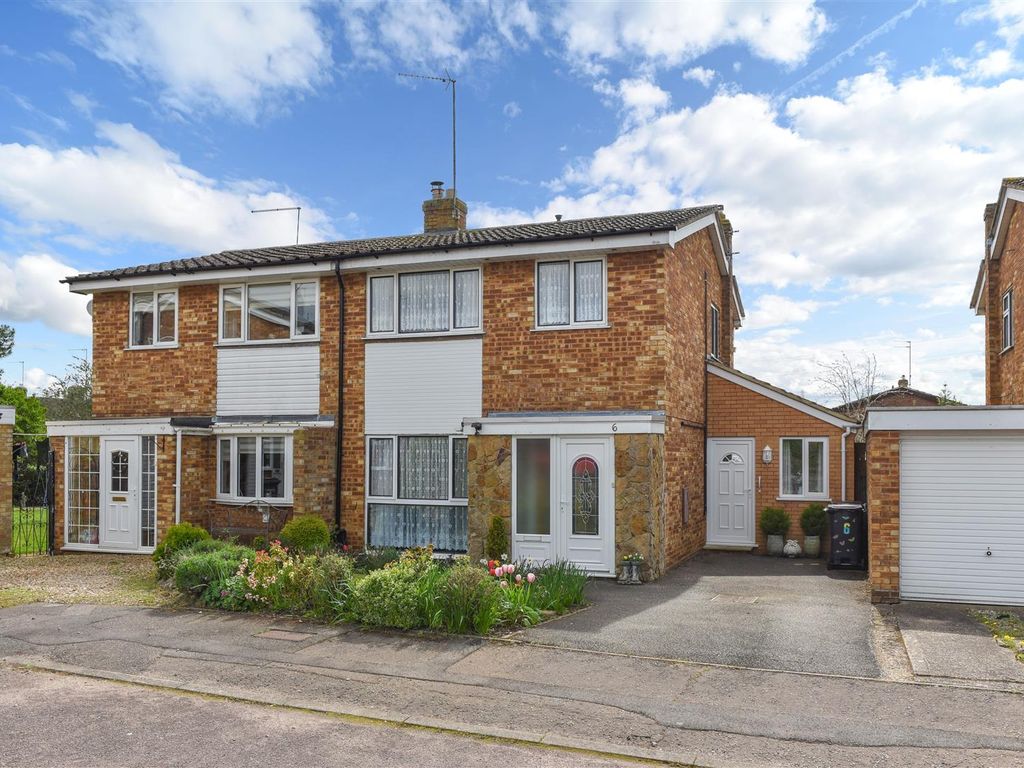 3 bed semidetached house for sale in Archers Close, Kingsthorpe