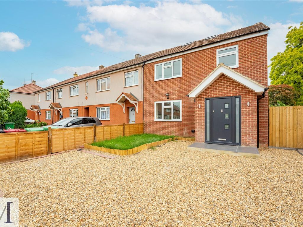 4 bed end terrace house for sale in Gosling Road, Langley, Slough SL3