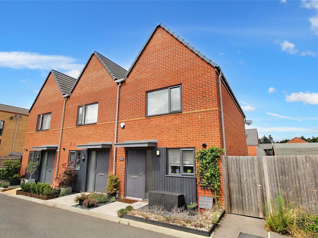2 bed detached house to rent in Empire Walk, Bordon, Hampshire GU35
