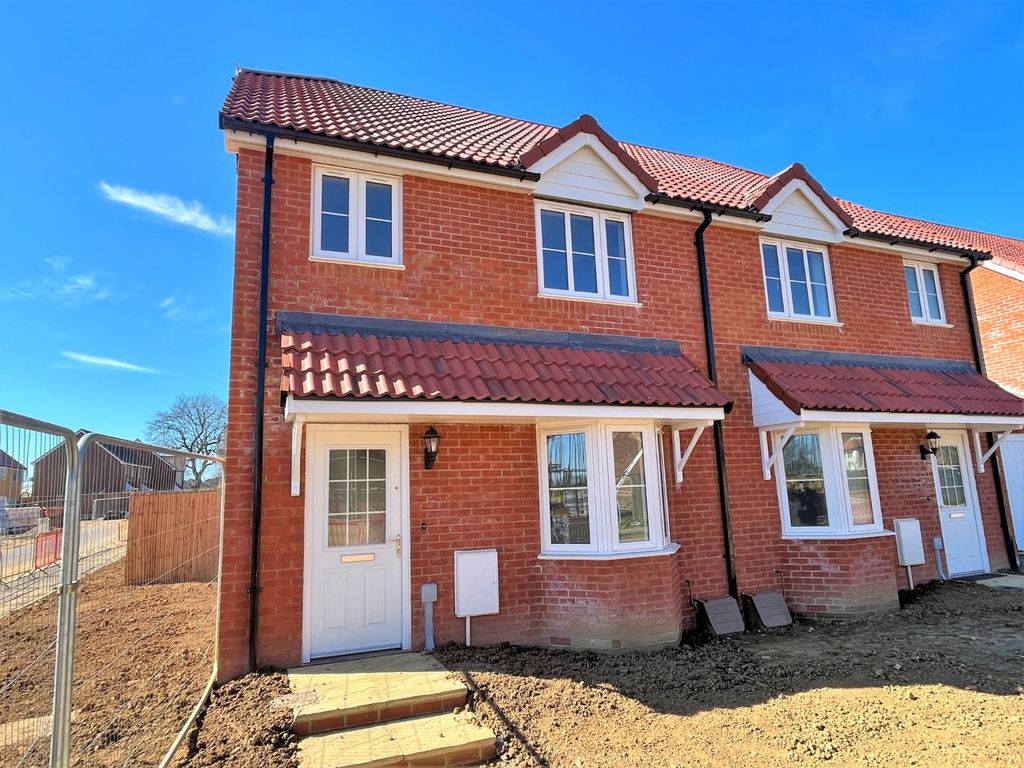 3 bed semidetached house for sale in Hagger Drive, Hawkinge