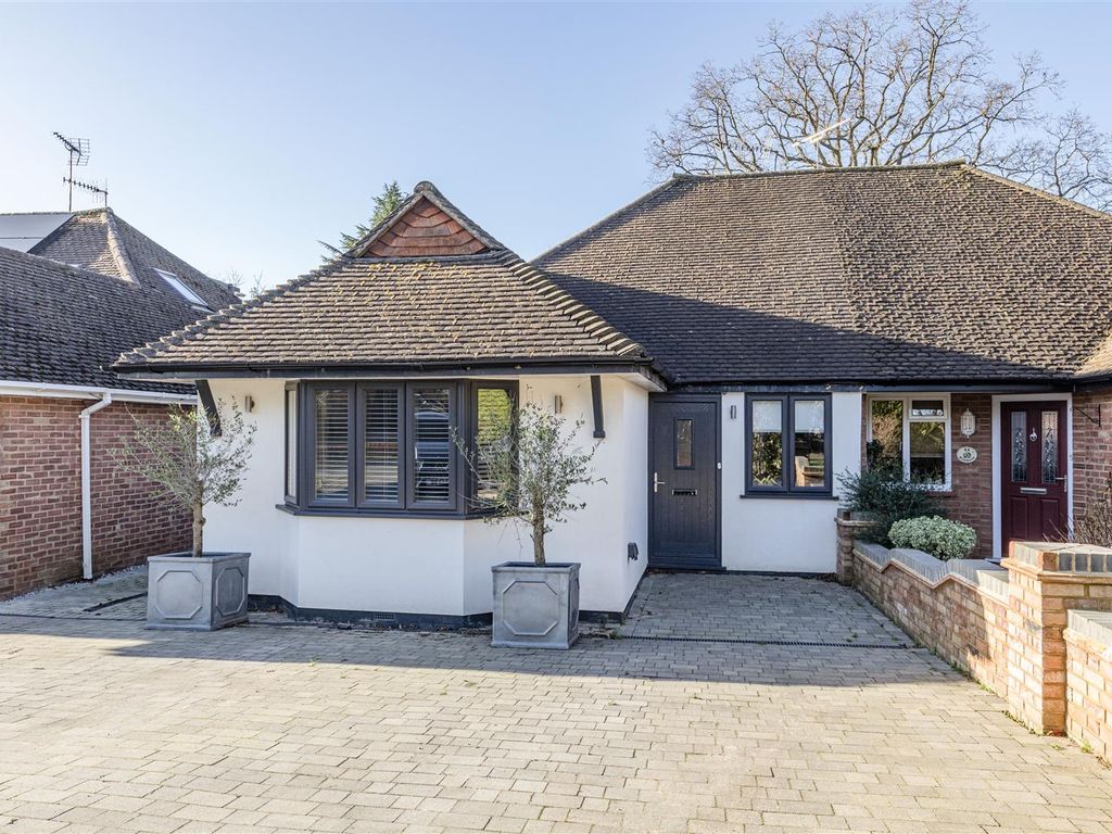 3 bed semidetached bungalow for sale in Rowtown, Addlestone KT15, £